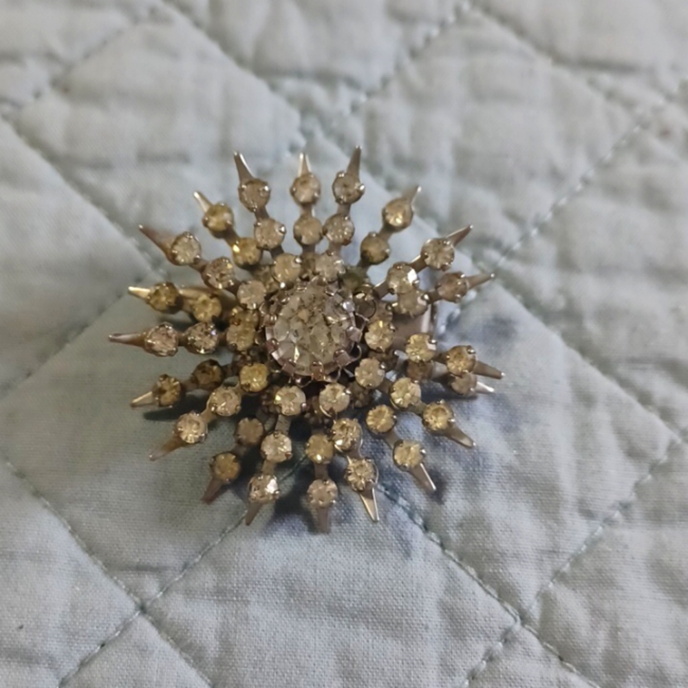 Rhinestone Starburst Brooch